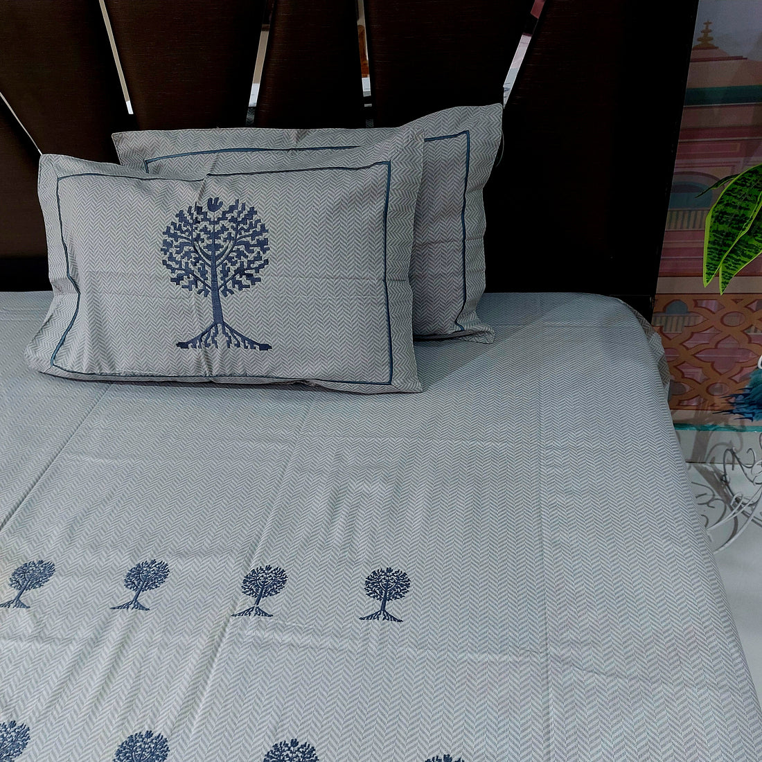 Calcutta Textured Embroidered Bedsheet set